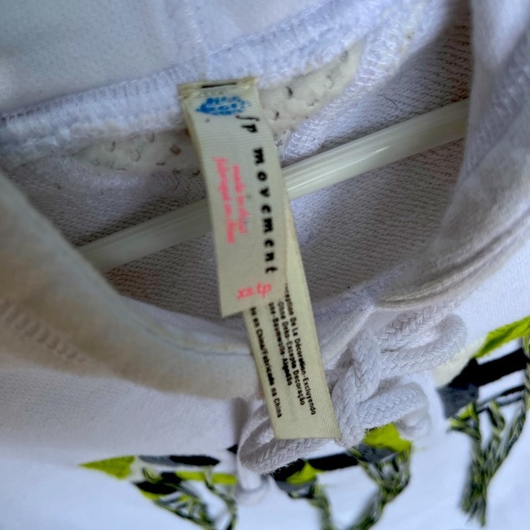 FREE PEOPLE FP MOVEMENT XS/TP WHITE SHORT SLEEVED FRINGED PULLOVER HOODIE - Picture 10 of 10